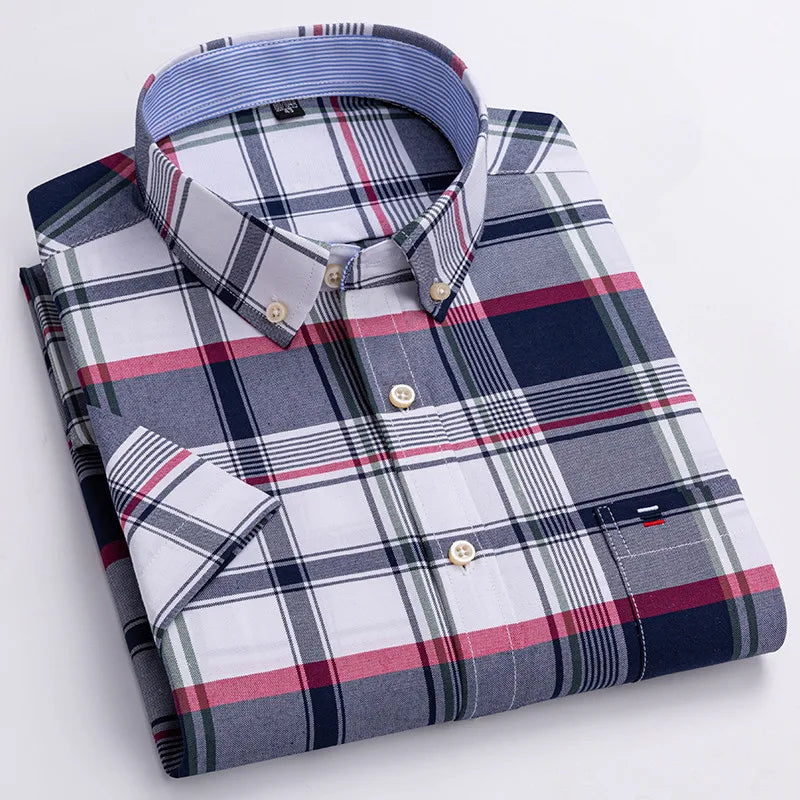 Men's Checked Short-Sleeve Oxford Shirt. 100% cotton Oxford fabric.