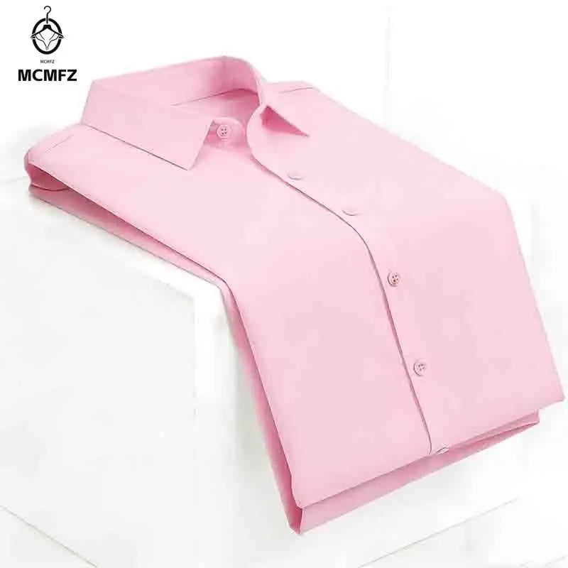 Men's Smooth Short-Sleeve Stretch Shirt. Pointed collar and button front.