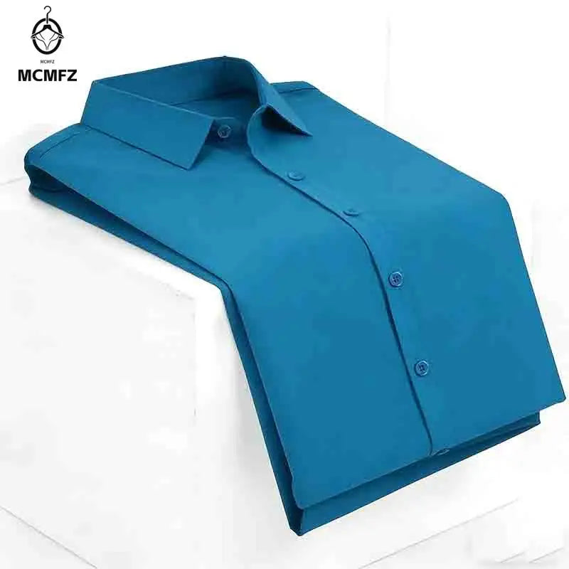 Men's Smooth Short-Sleeve Stretch Shirt. Pointed collar and button front.