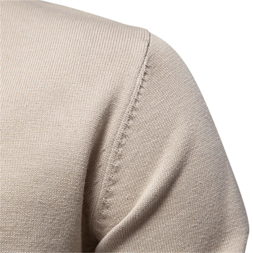 Men's Cotton-Blend V-Neck Jumper. 95% cotton, 5% elastane.