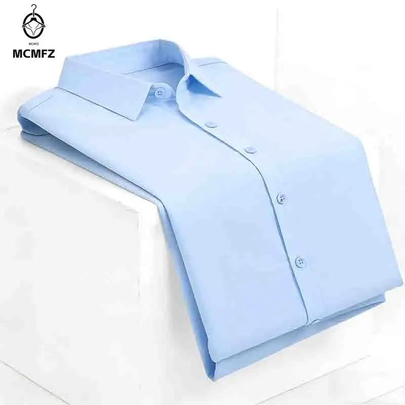 Men's Smooth Short-Sleeve Stretch Shirt. Pointed collar and button front.