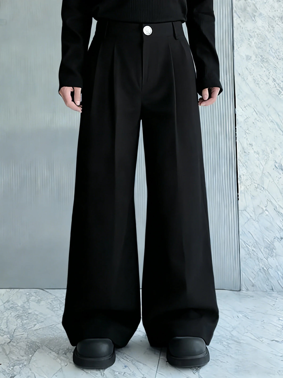 Men's High-Waist Wide-Leg Pleated Trousers. Polyester fabric.