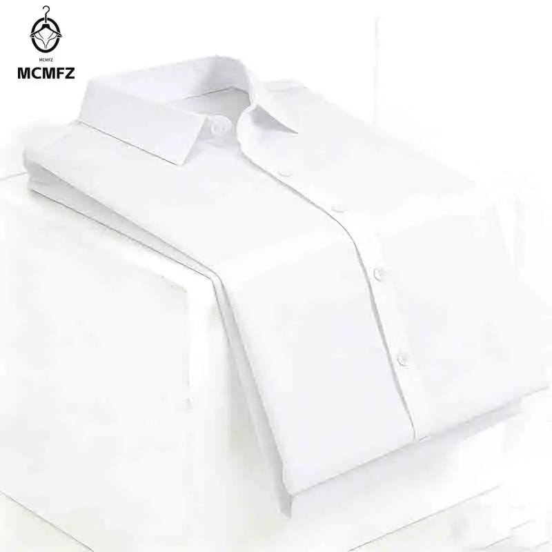 Men's Smooth Short-Sleeve Stretch Shirt. Pointed collar and button front.
