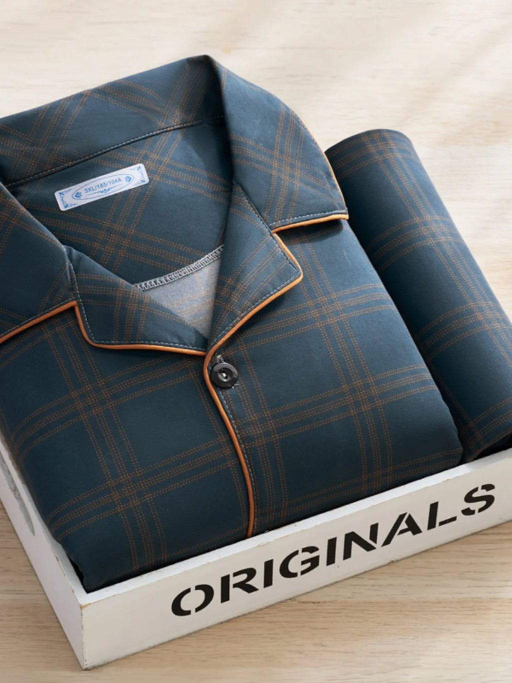 Men's Printed Cotton-Blend Long Pyjamas. Cotton-polyester blend.