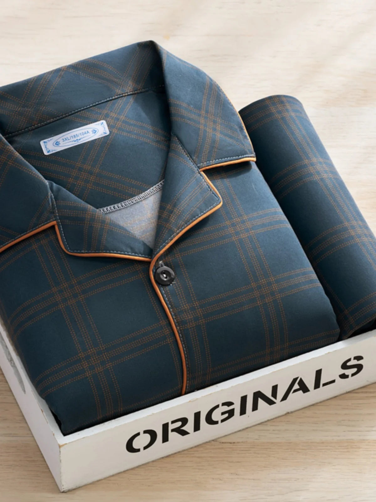 Men's Printed Cotton-Blend Long Pyjamas. Cotton-polyester blend.
