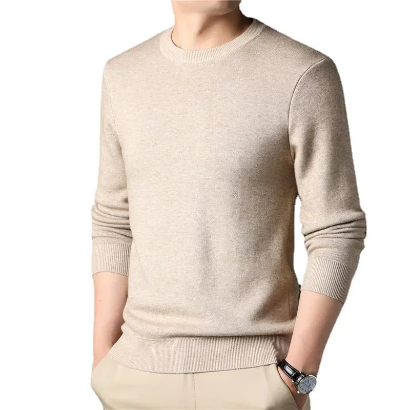 Men's Fine-Knit Crew-Neck Jumper. Crew neckline.
