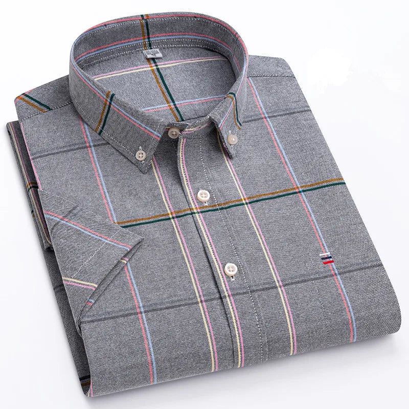 Men's Checked Short-Sleeve Oxford Shirt. 100% cotton Oxford fabric.