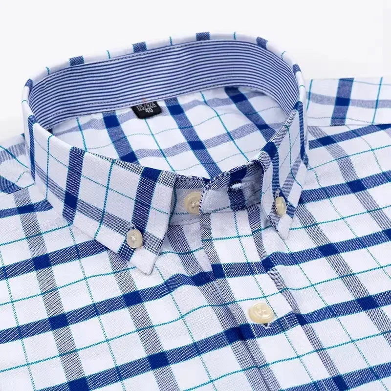Men's Checked Short-Sleeve Oxford Shirt. 100% cotton Oxford fabric.