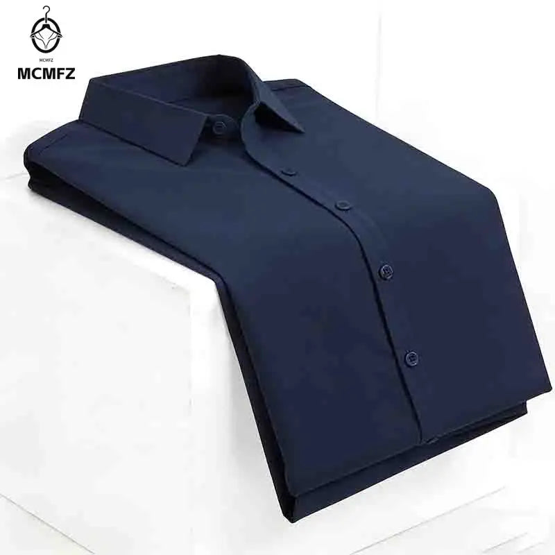 Men's Smooth Short-Sleeve Stretch Shirt. Pointed collar and button front.