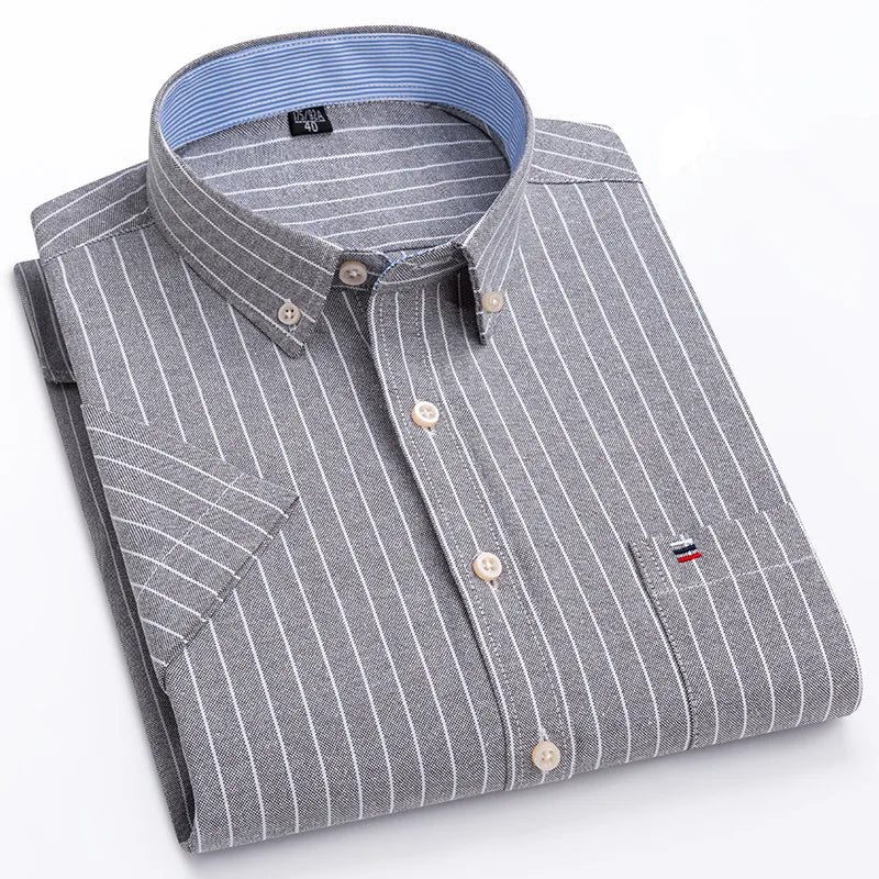 Men's Checked Short-Sleeve Oxford Shirt. 100% cotton Oxford fabric.