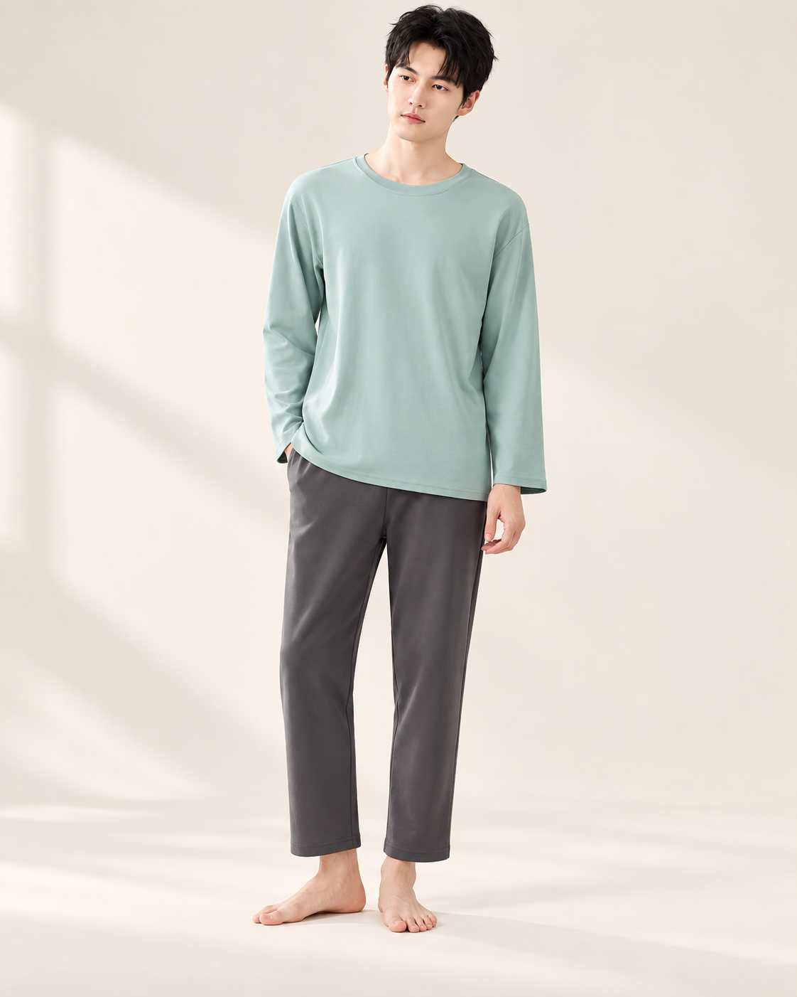 Relaxed cotton lounge set — model view