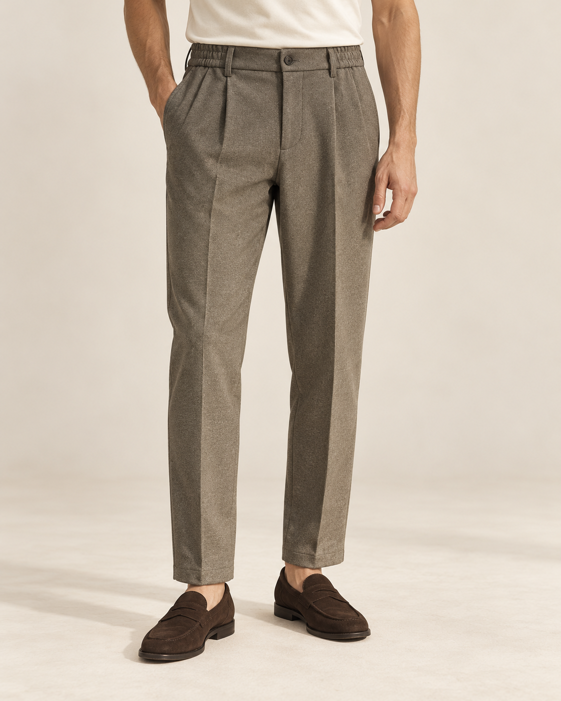 VALE & ROW Textured pleated trousers — model view